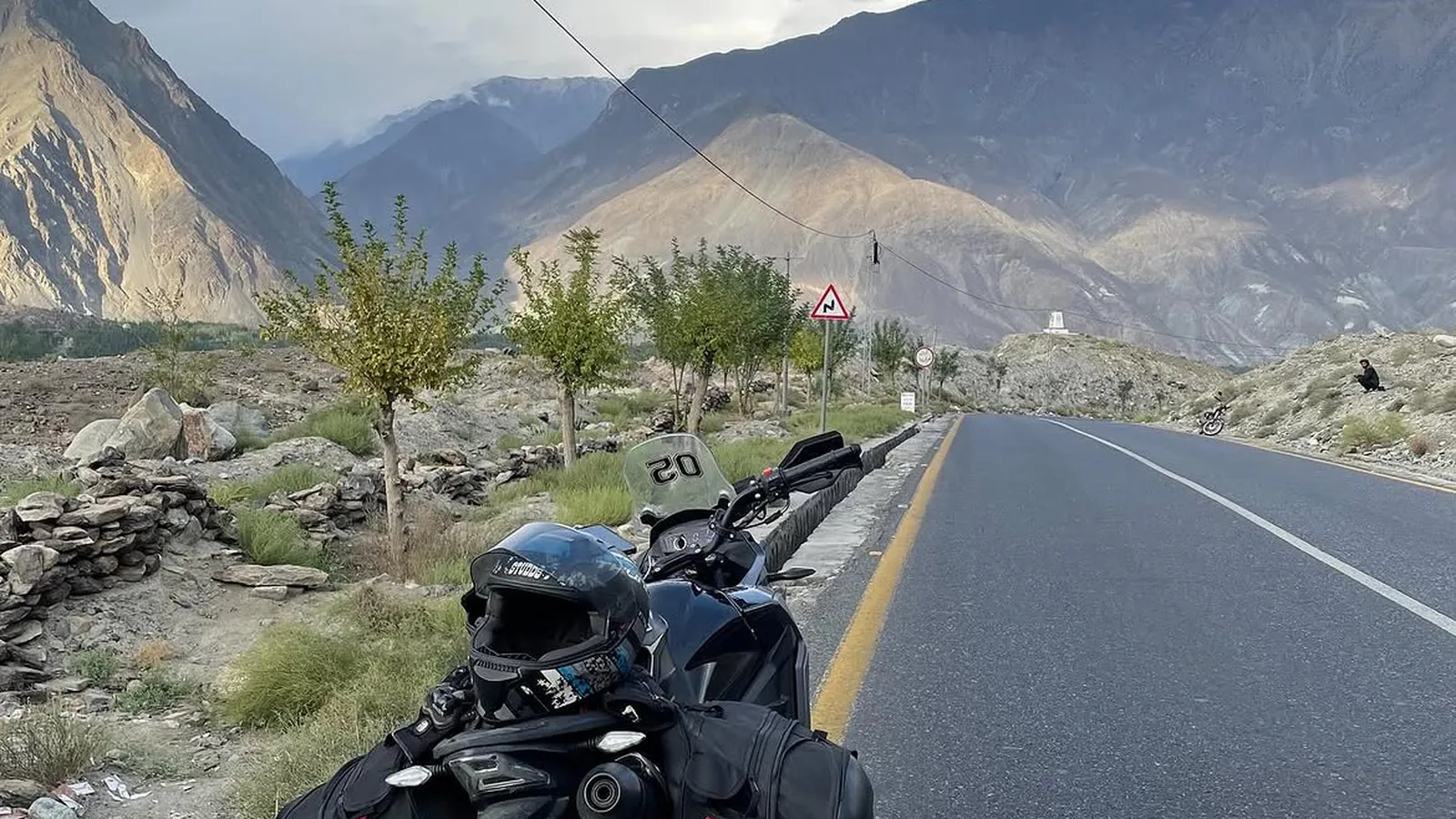 Karakoram Highway Mountain Pass Expedition Pakistan